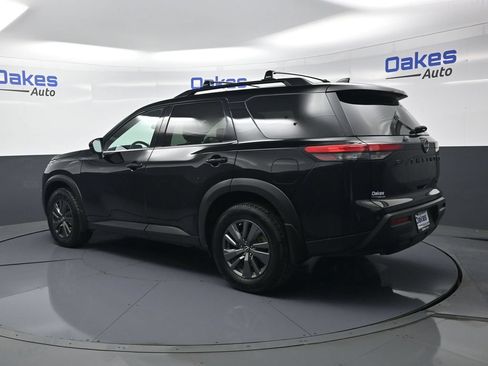 Used 2022 Nissan Pathfinder SV w/ SV Black Package FWD image 5