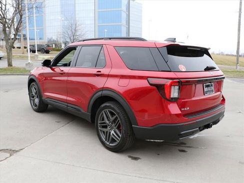 New 2026 Ford Explorer ST-Line w/ ST-Line Street Pack image 4