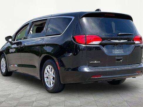 Used 2023 Chrysler Voyager LX FWD image 4