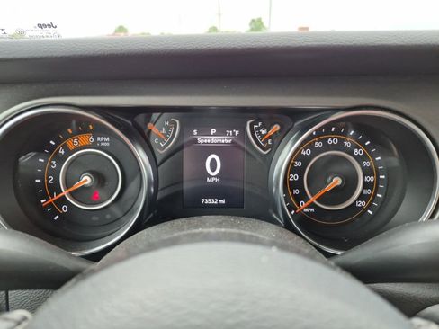 Used 2022 Jeep Gladiator Willys AWD/4WD image 16