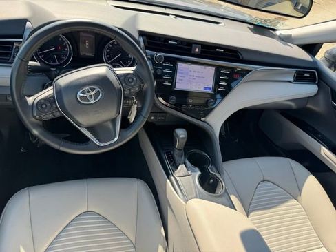 Certified 2019 Toyota Camry SE FWD image 9