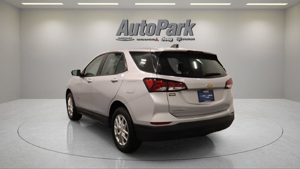 Used 2022 Chevrolet Equinox LS AWD/4WD image 4