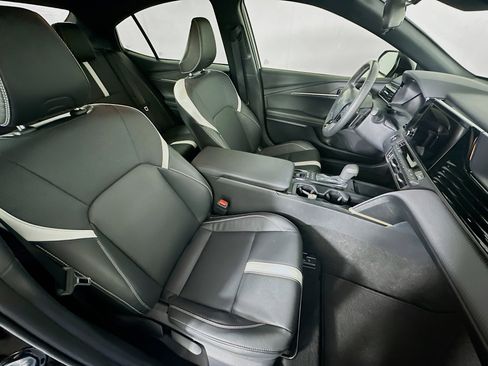 Used 2026 Toyota Camry SE FWD image 31