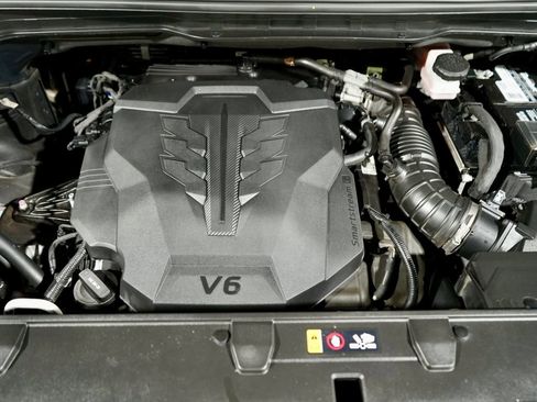 Used 2023 Kia Carnival EX image 12