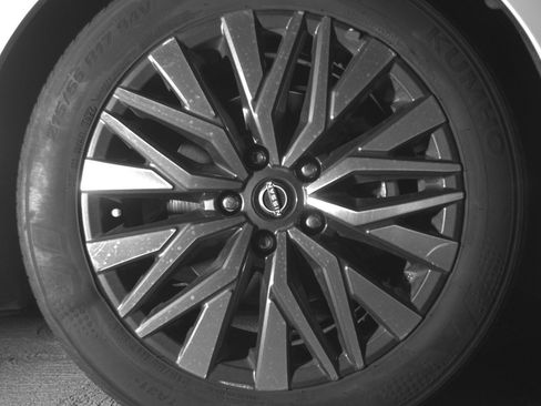 Used 2025 Nissan Altima 2.5 SV image 13