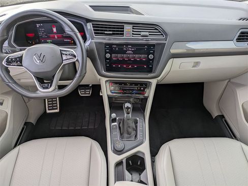 Used 2022 Volkswagen Tiguan SE R-Line image 34