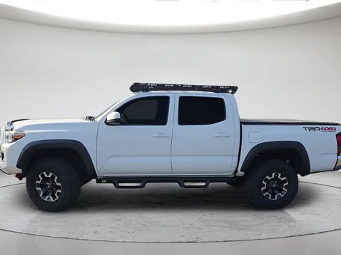 Used 2018 Toyota Tacoma TRD Off-Road AWD/4WD image 11