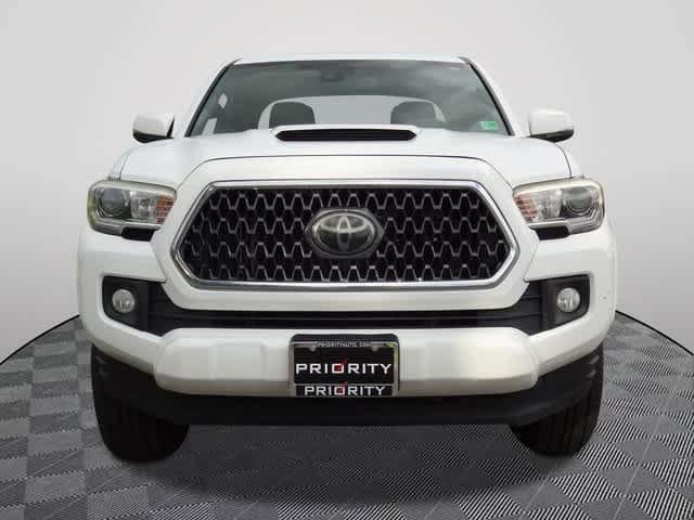 Used 2018 Toyota Tacoma TRD Sport AWD/4WD image 5