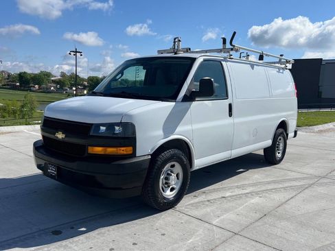 Used 2019 Chevrolet Express 2500 RWD image 5