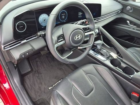 Certified 2025 Hyundai Elantra Limited FWD image 12