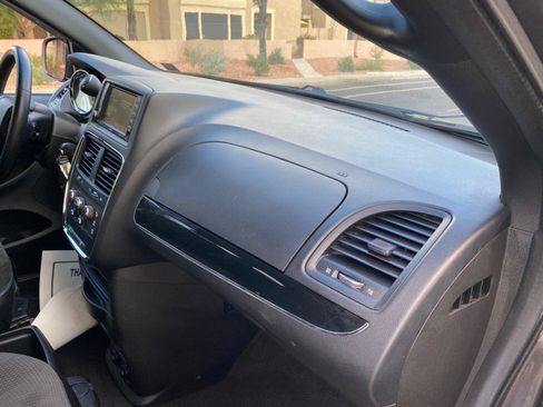 Used 2018 Dodge Grand Caravan SE FWD image 54