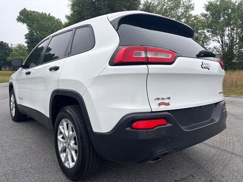 Used 2015 Jeep Cherokee Sport w/ Cold Weather Group AWD/4WD image 3