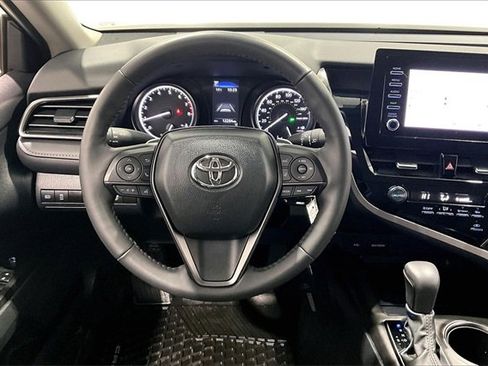 Used 2024 Toyota Camry SE image 8
