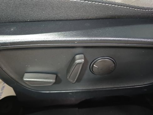 Used 2020 Ford Escape SE image 25