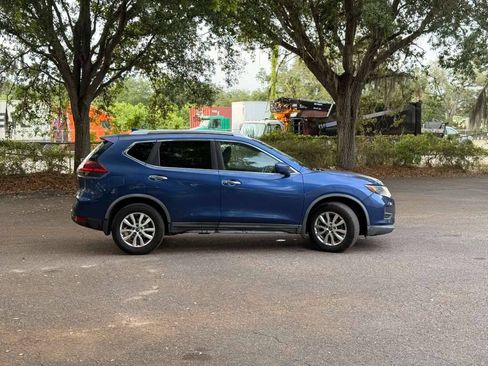 Used 2018 Nissan Rogue SV FWD image 4