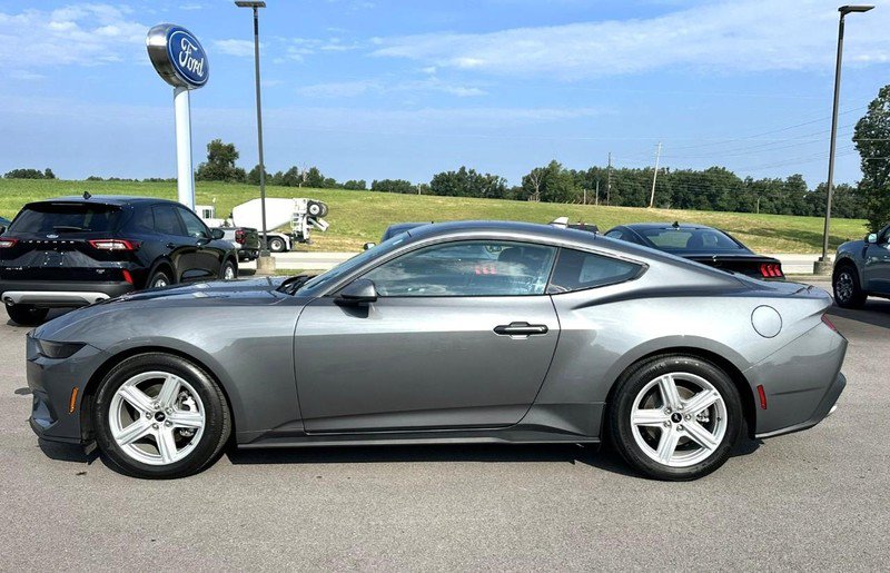 Used 2026 Ford Mustang Coupe RWD image 5