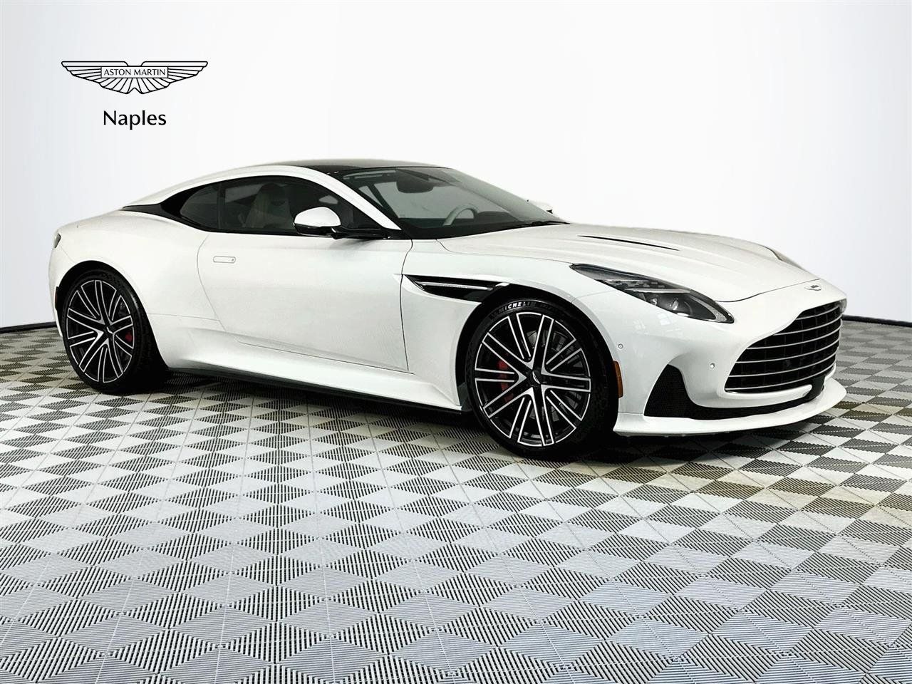 Used 2025 Aston Martin DB12 Coupe RWD image 1