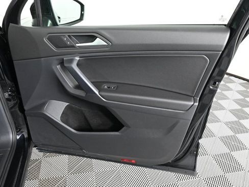 Certified 2021 Volkswagen Tiguan SE w/ Panoramic Sunroof Package image 13