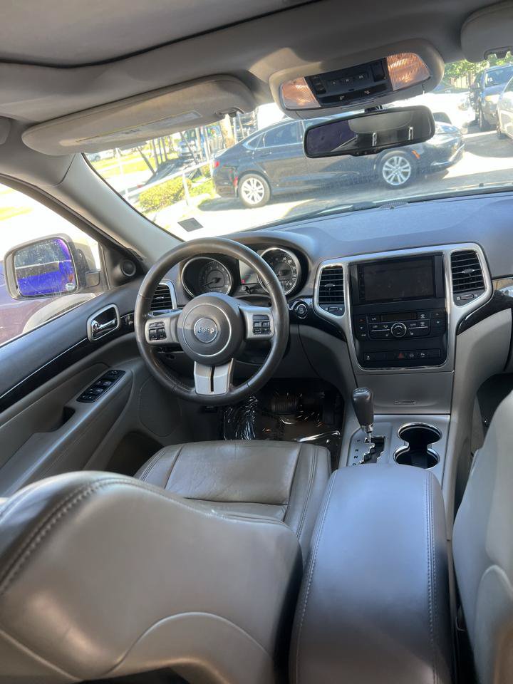 Used 2011 Jeep Grand Cherokee Laredo AWD/4WD image 8