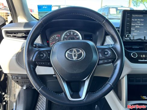 Certified 2022 Toyota Corolla Cross LE w/ Moonroof Package FWD image 21