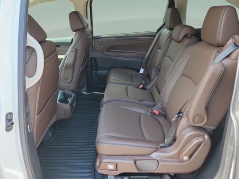 New 2026 Honda Odyssey Touring image 9