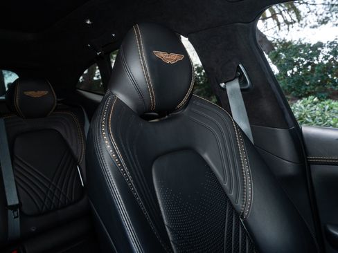 Used 2021 Aston Martin DBX AWD/4WD image 22