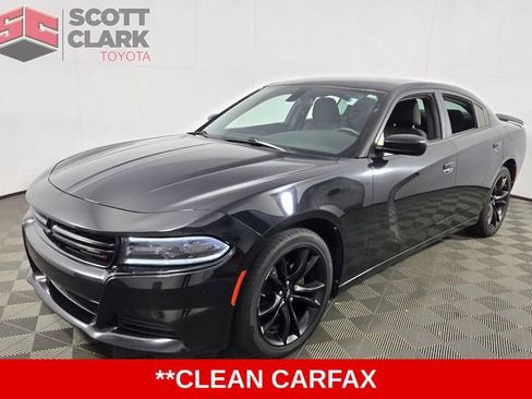 Used 2018 Dodge Charger SXT w/ Blacktop Package image 4