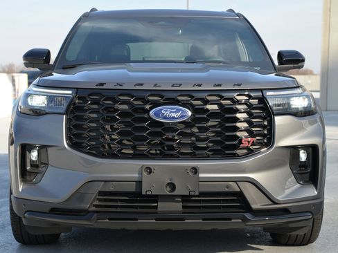 Used 2025 Ford Explorer ST w/ Sun And Sound Package image 10