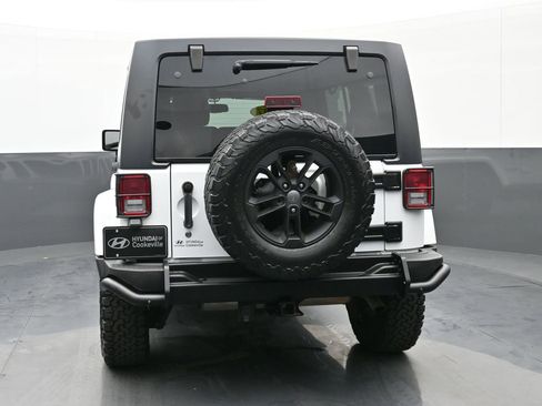 Used 2017 Jeep Wrangler Unlimited Sahara image 4