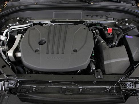 Certified 2026 Volvo XC60 B5 Plus AWD/4WD image 24