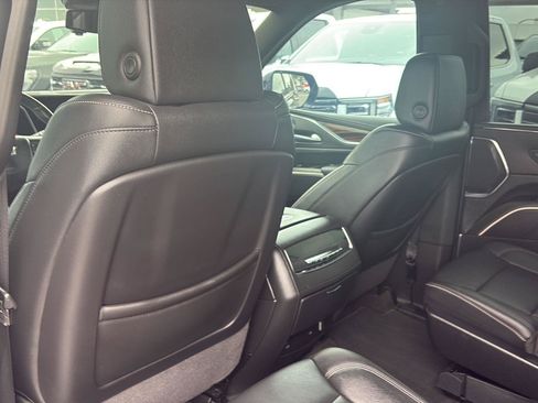 Used 2024 Cadillac Escalade ESV Luxury RWD image 28