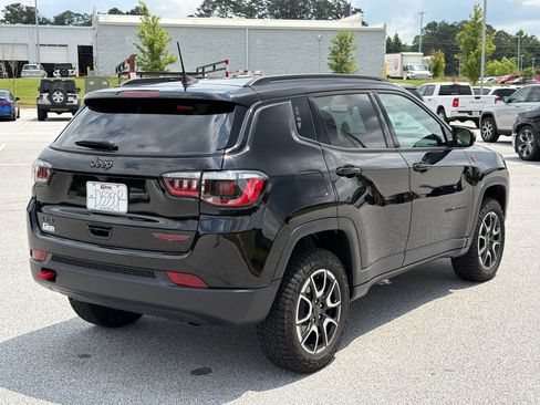 Used 2025 Jeep Compass Trailhawk AWD/4WD image 7