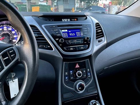 Used 2016 Hyundai Elantra SE image 6