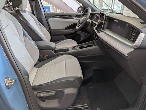 New 2026 Volkswagen Tiguan SE R-Line FWD image 33