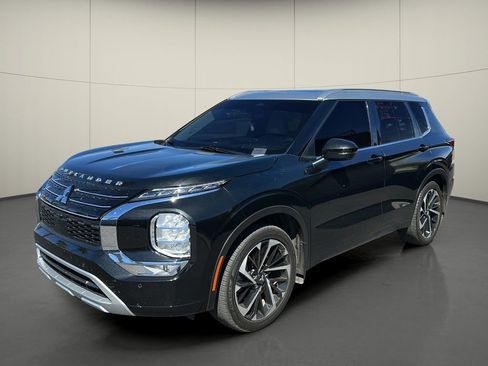 Used 2024 Mitsubishi Outlander SEL image 3