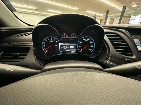 Used 2015 Chevrolet Impala LT w/ Convenience Package image 18