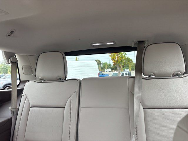 Used 2023 GMC Yukon Denali w/ Advanced Technology Package AWD/4WD image 29