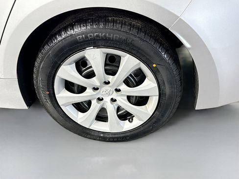 Used 2022 Toyota Corolla LE image 36