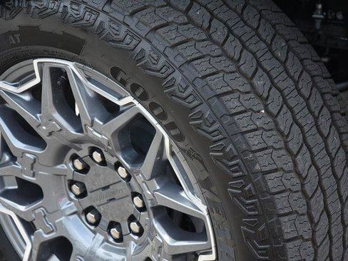 New 2025 GMC Hummer EV 3X image 3