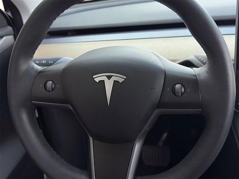 Used 2023 Tesla Model Y Long Range image 14