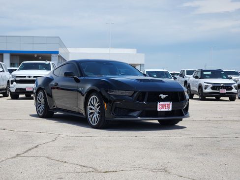 Used 2025 Ford Mustang GT Premium RWD image 3
