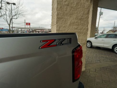 Used 2018 Chevrolet Silverado 1500 LT w/ Texas Edition image 9