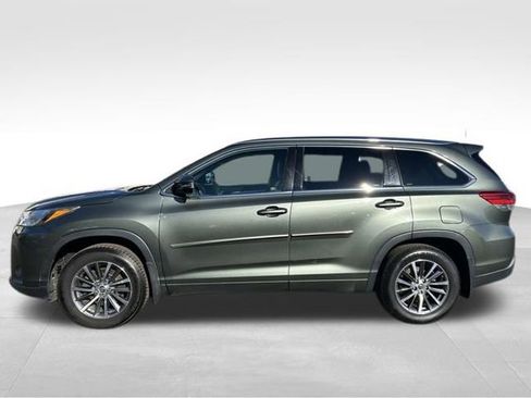 Used 2017 Toyota Highlander XLE image 4