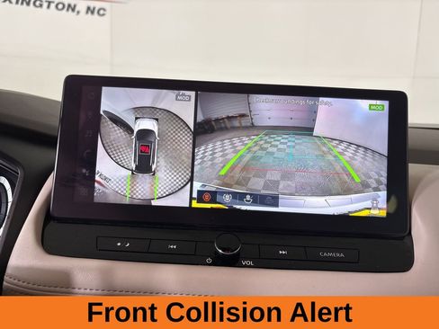 Used 2025 Nissan Rogue SL w/ Tech Package image 17