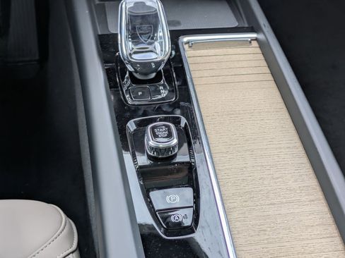 New 2026 Volvo XC60 B5 Plus w/ Protection Package Premier AWD/4WD image 14