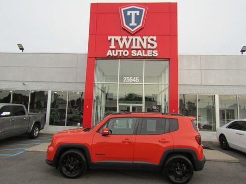 Used 2020 Jeep Renegade Altitude FWD image 1