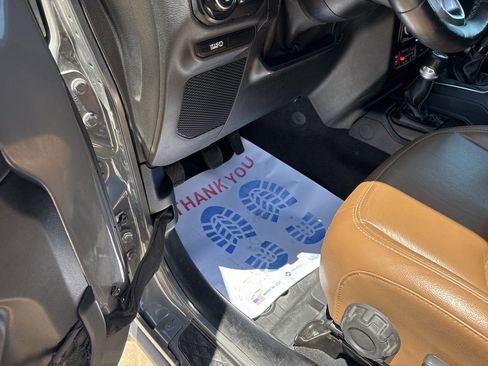 Used 2020 Jeep Gladiator Rubicon w/ Uconnect 4C Nav & Sound Group image 16