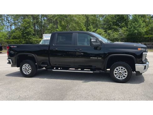 Used 2025 Chevrolet Silverado 2500 LT w/ Convenience Package AWD/4WD image 2