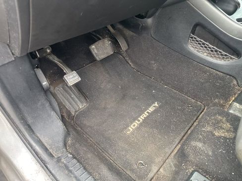 Used 2017 Dodge Journey SXT w/ Comfort/Convenience Group image 17