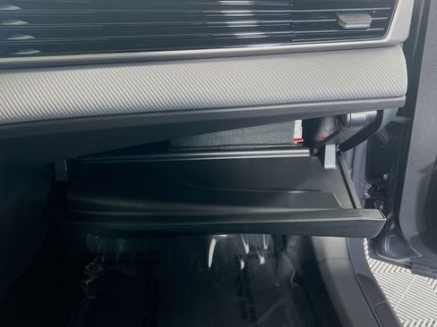 Used 2025 Toyota Camry SE image 30